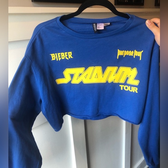 ✨2 for $25✨ H&M x Justin Bieber Cropped Long Sleeve Shirt! - Picture 1 of 4